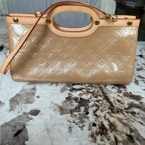Louis Vuitton Vernis Roxbury Drive Clutch - Picture 2 of 10